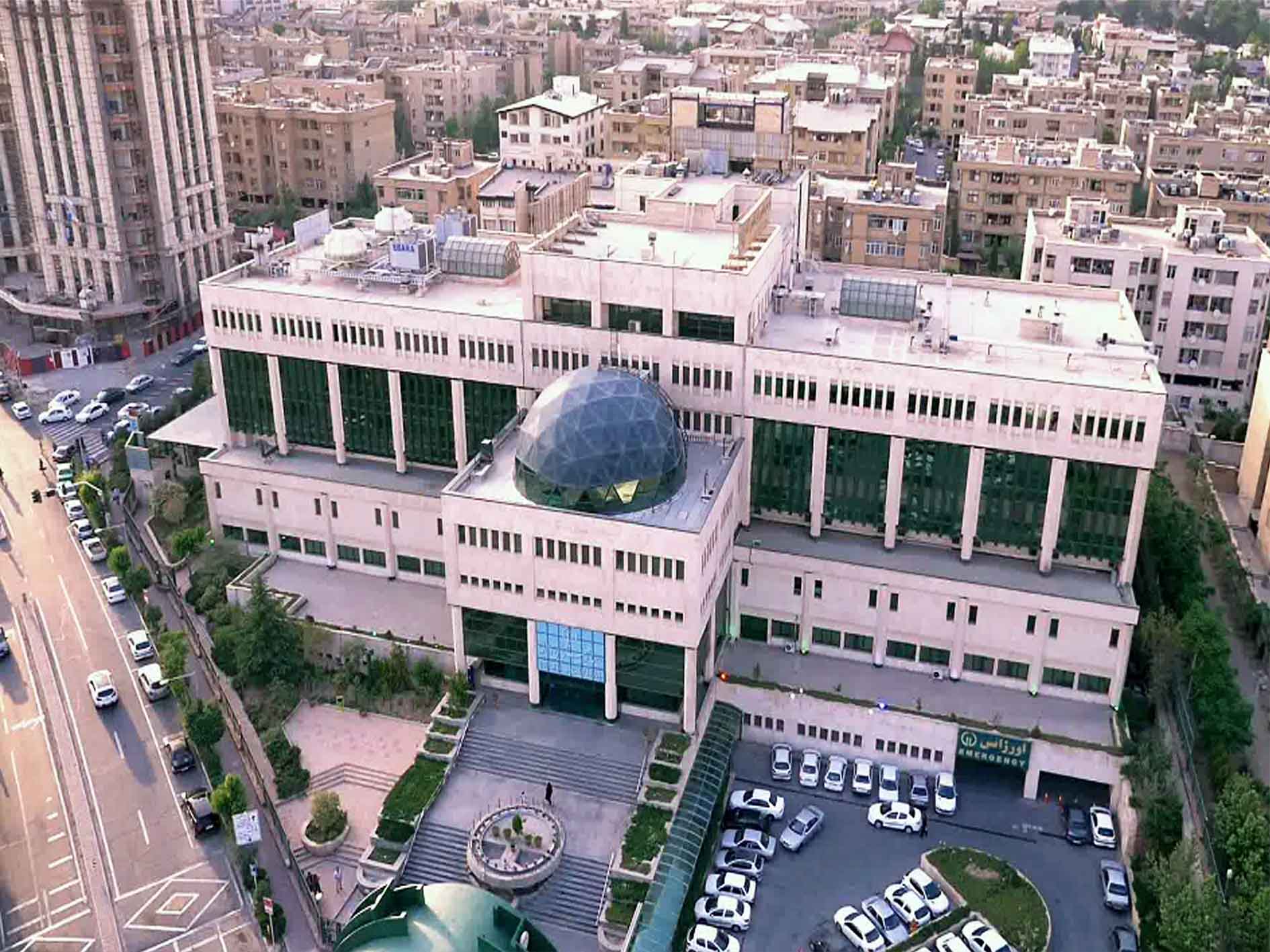 تحلیل و بررسی بیمارستان لاله تهران